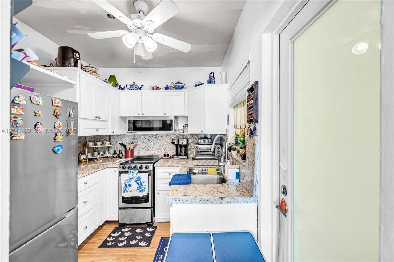 9281 W Bay Harbor Dr , Unit 15, Bay Harbor Islands, FL 33154 Photo