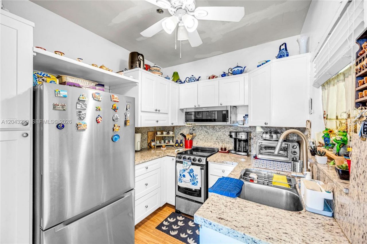 9281 W Bay Harbor Dr , Unit 15, Bay Harbor Islands, FL 33154 Photo