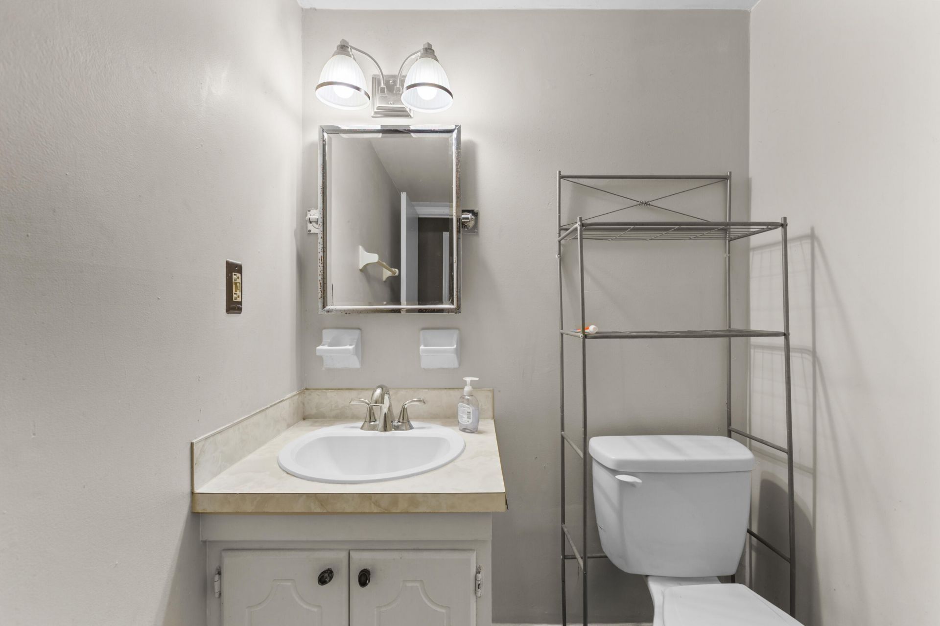 100 Kimeran Lane Photo 13