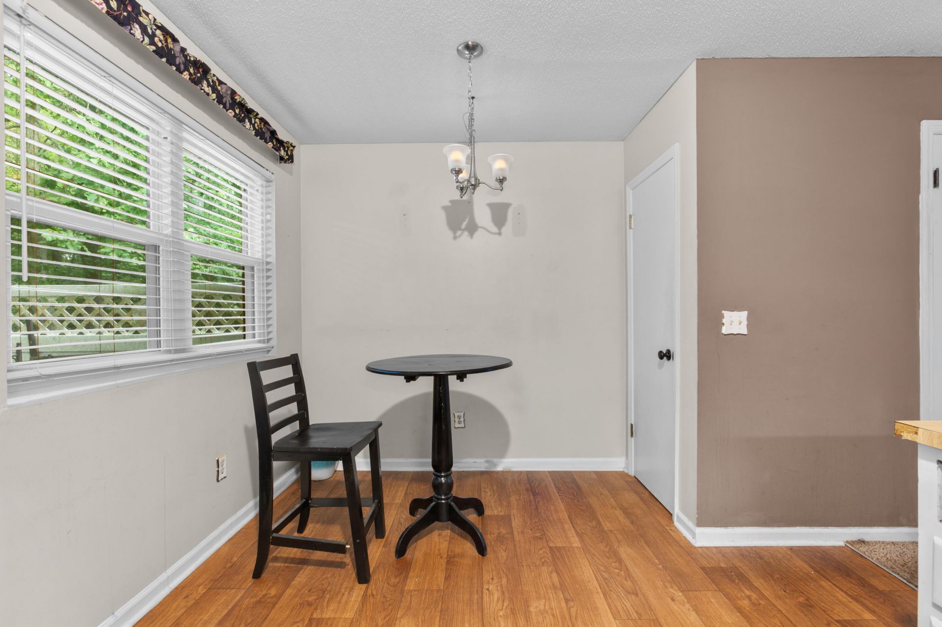100 Kimeran Lane Photo 6
