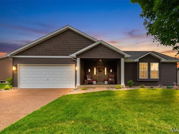 1718 Highgrove Drive, O'Fallon, MO 63366