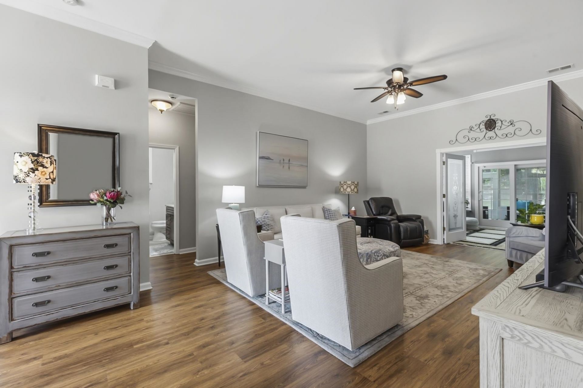 5915 Mossy Oaks Dr. Photo 2