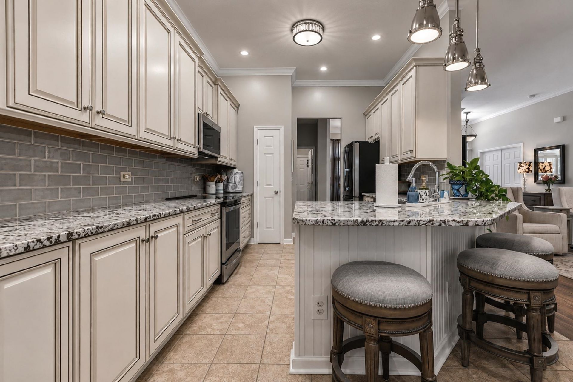 5915 Mossy Oaks Dr. Photo 5