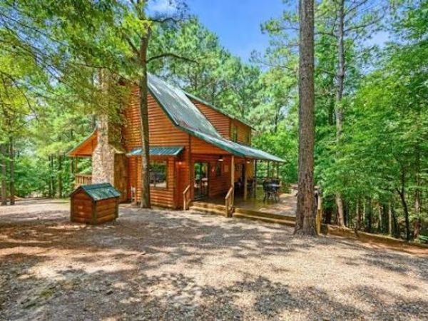 1075 Southern Hills Circle, Broken Bow, OK 74728