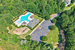 121 Huxley Court photo 4