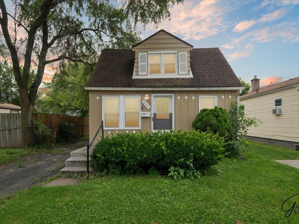 8440 Orchard Avenue, Warren, MI 48089