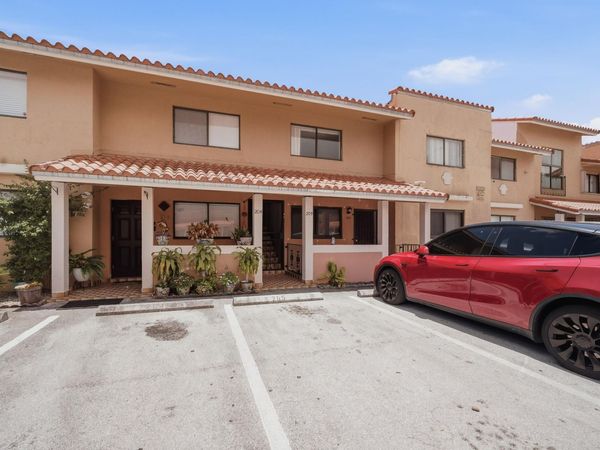 2710 W 60th Place, Unit 205, Hialeah, FL 33016