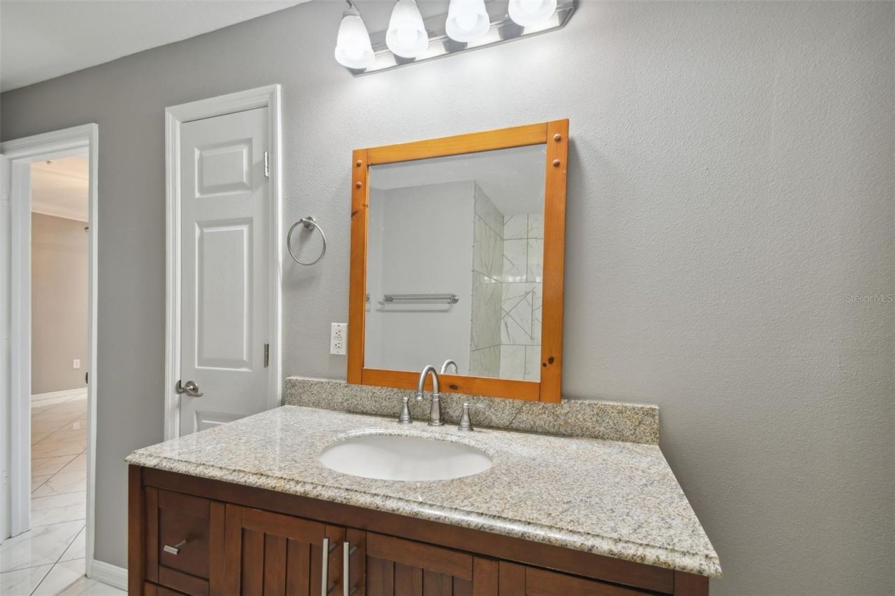 1201 Bay Club Circle , Tampa, FL 33607 Photo