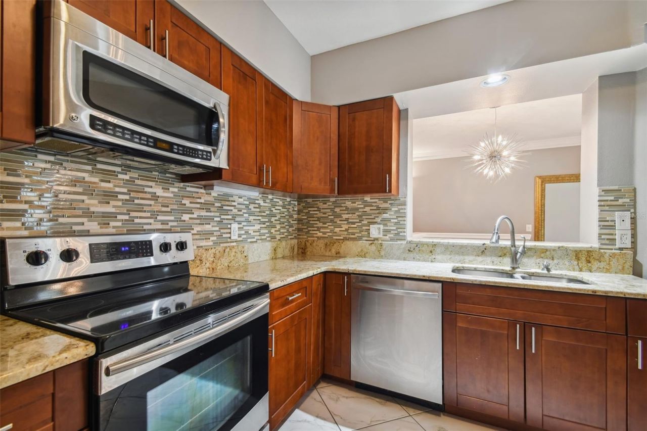 1201 Bay Club Circle , Tampa, FL 33607 Photo
