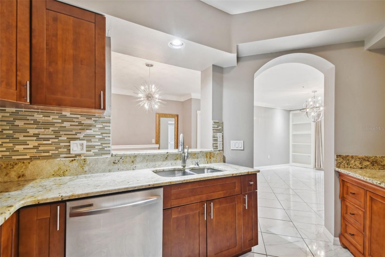1201 Bay Club Circle , Tampa, FL 33607 Photo