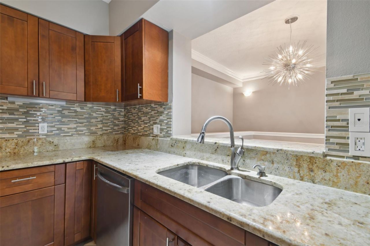 1201 Bay Club Circle , Tampa, FL 33607 Photo