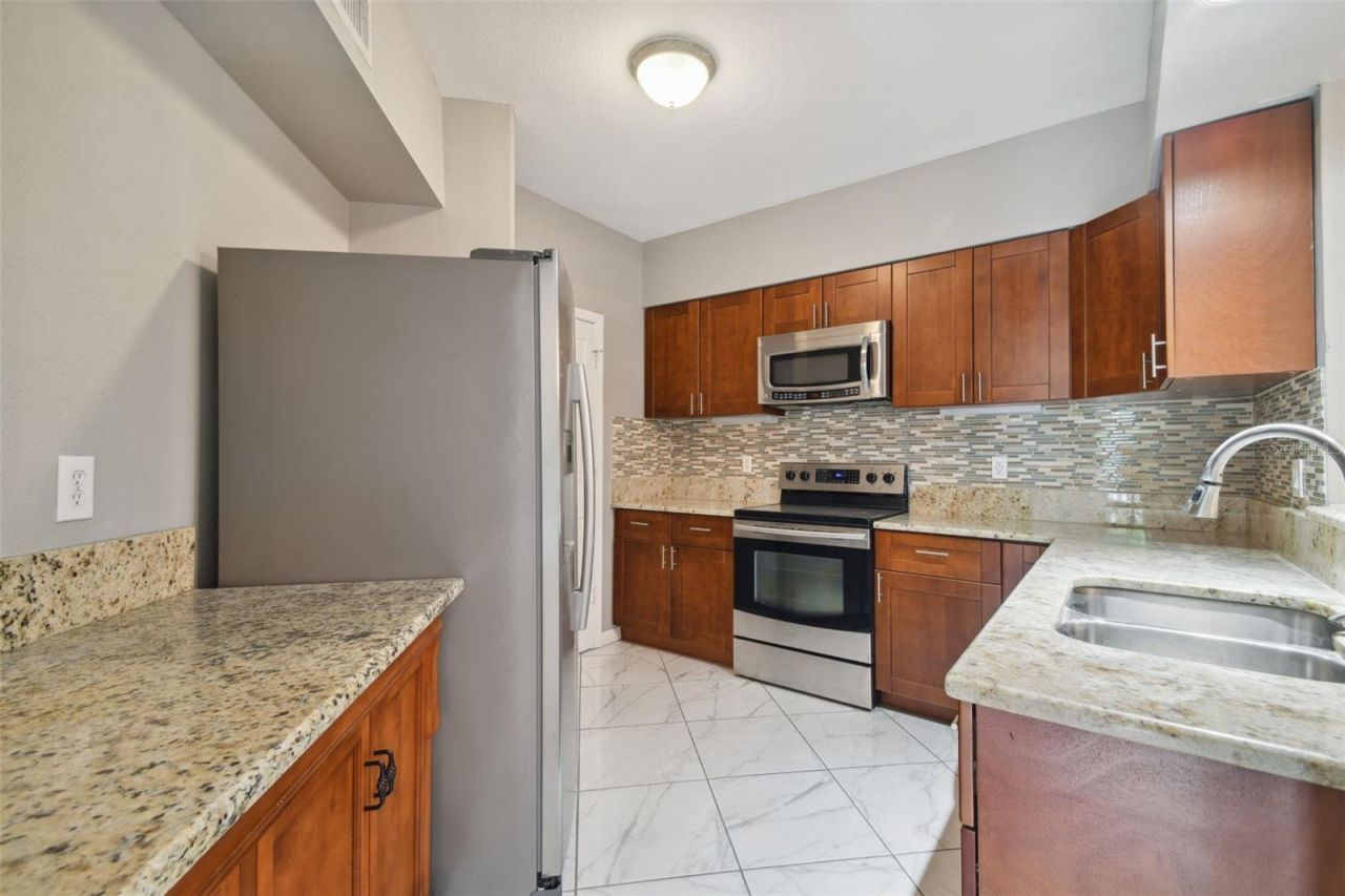 1201 Bay Club Circle , Tampa, FL 33607 Photo