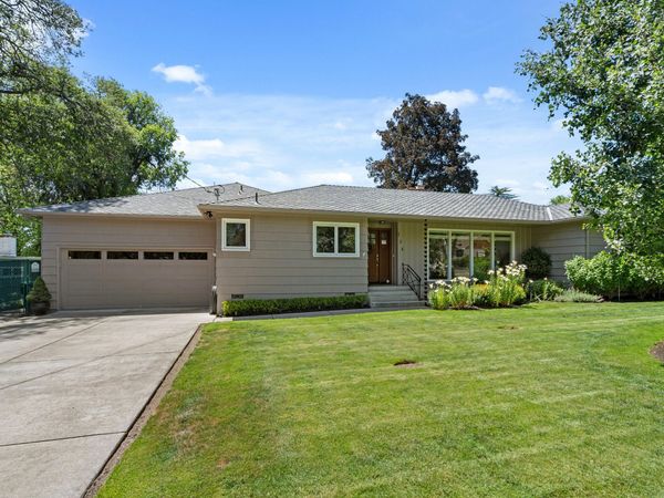 134 White Oak Drive, Medford, OR 97504