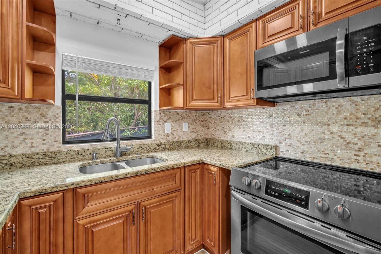 5096 SW 28th Ter , Fort Lauderdale, FL 33312 Photo