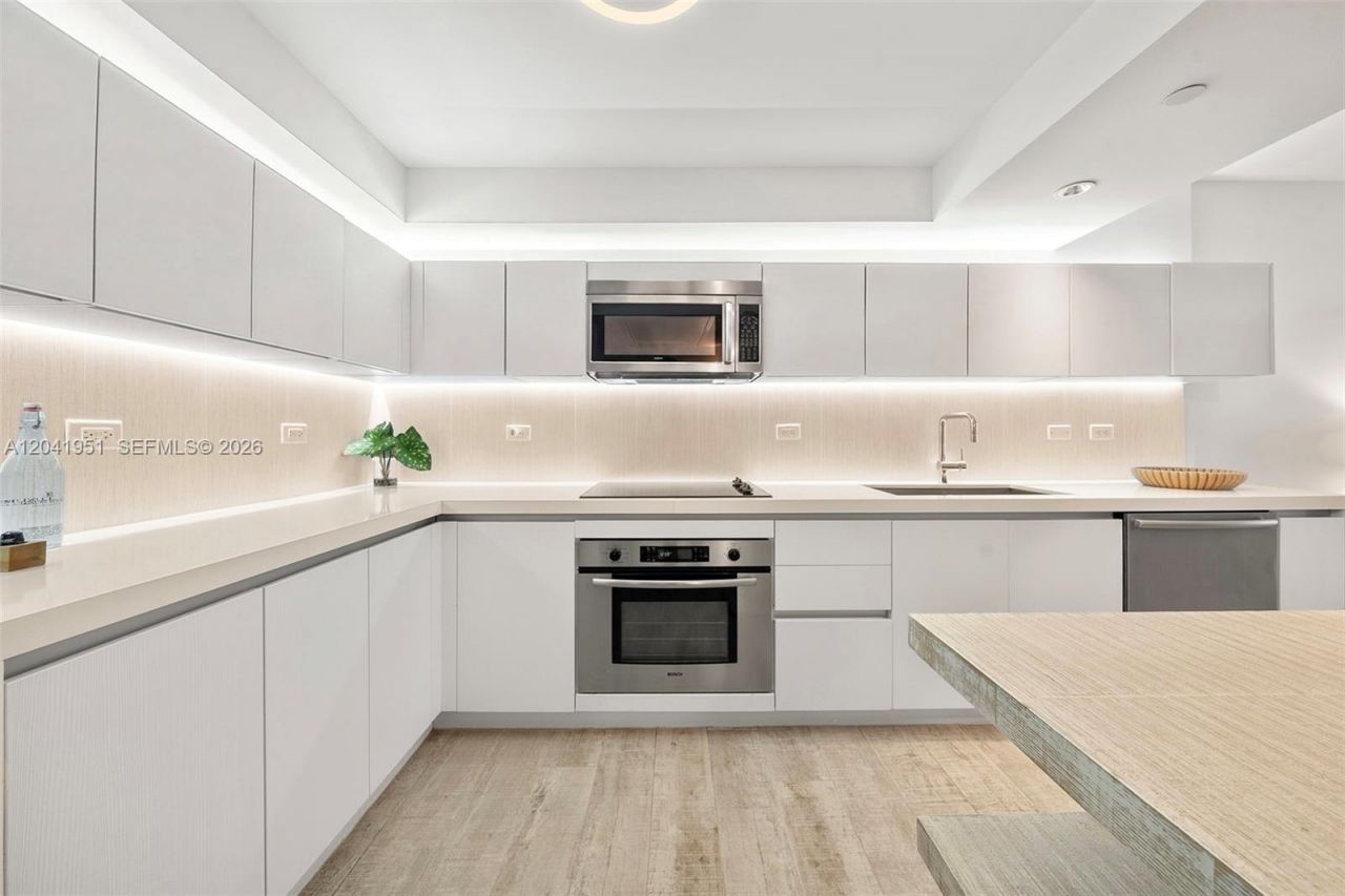 102 24th St , Unit 1213, Miami Beach, FL 33139 Photo