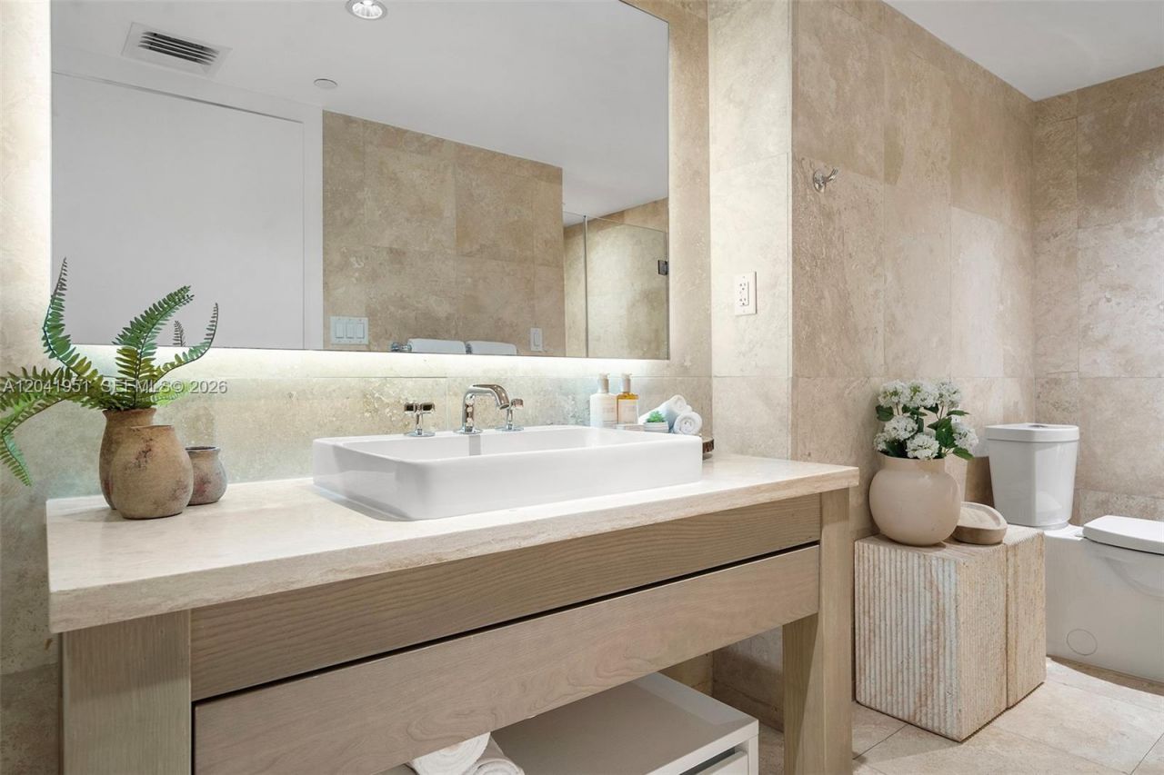 102 24th St , Unit 1213, Miami Beach, FL 33139 Photo