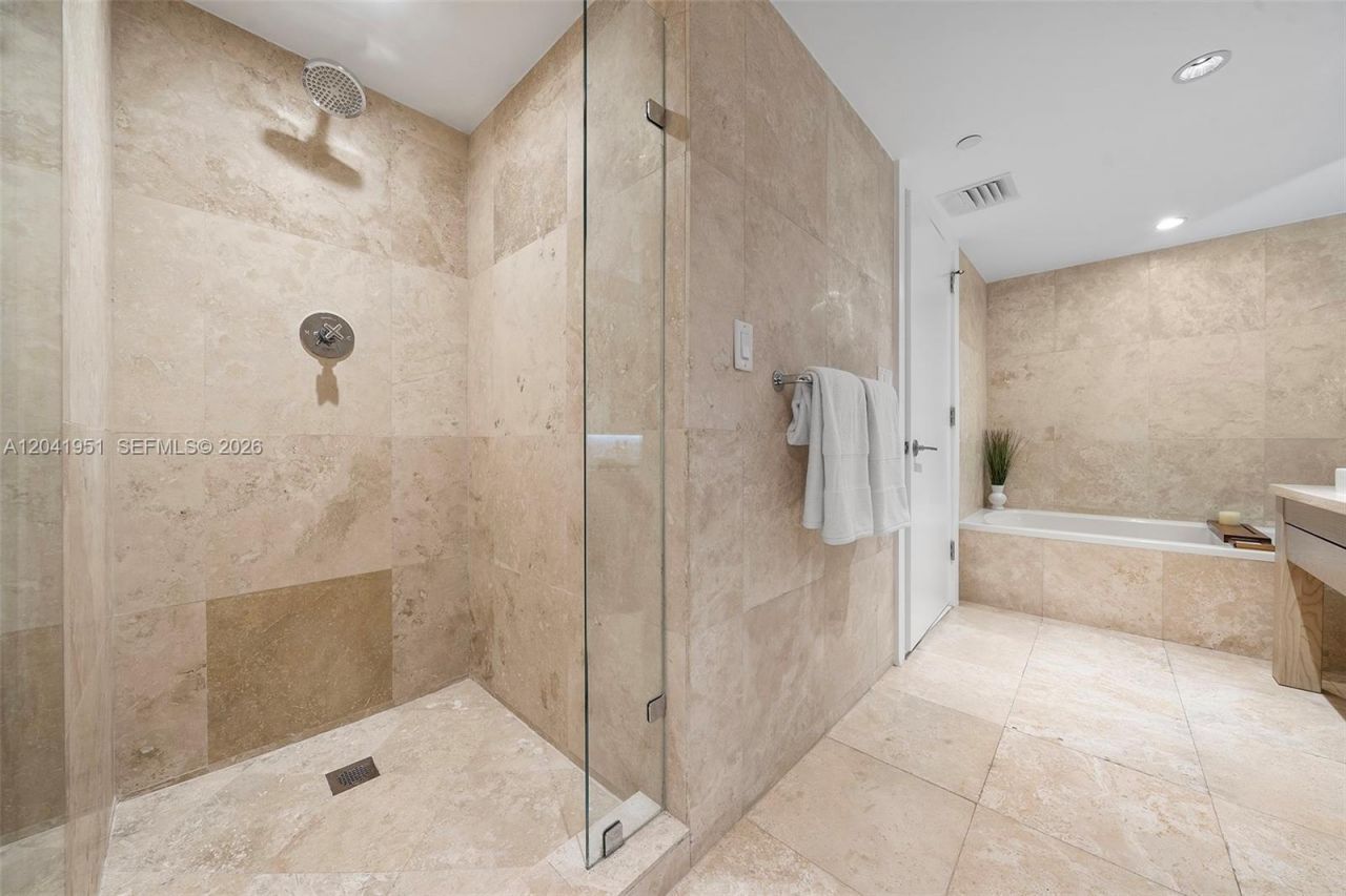 102 24th St , Unit 1213, Miami Beach, FL 33139 Photo