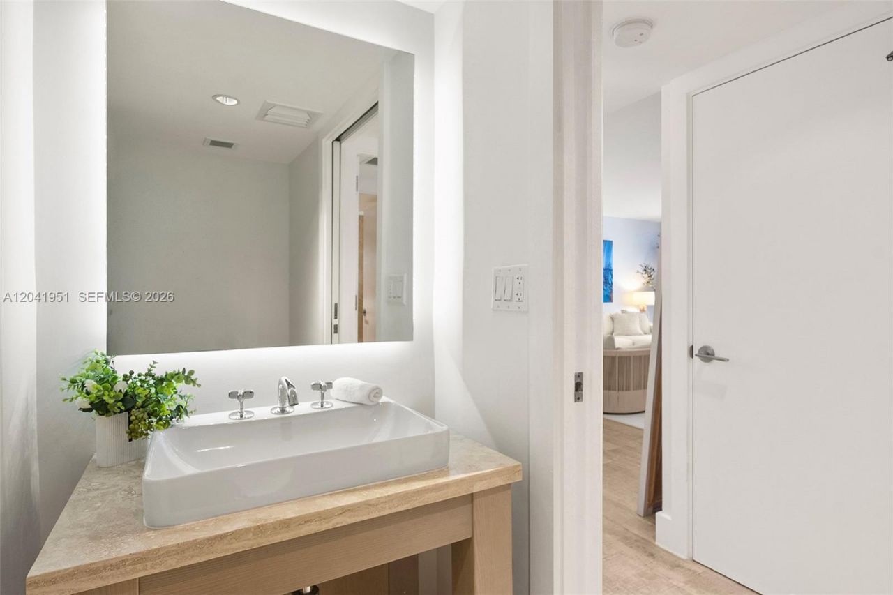 102 24th St , Unit 1213, Miami Beach, FL 33139 Photo