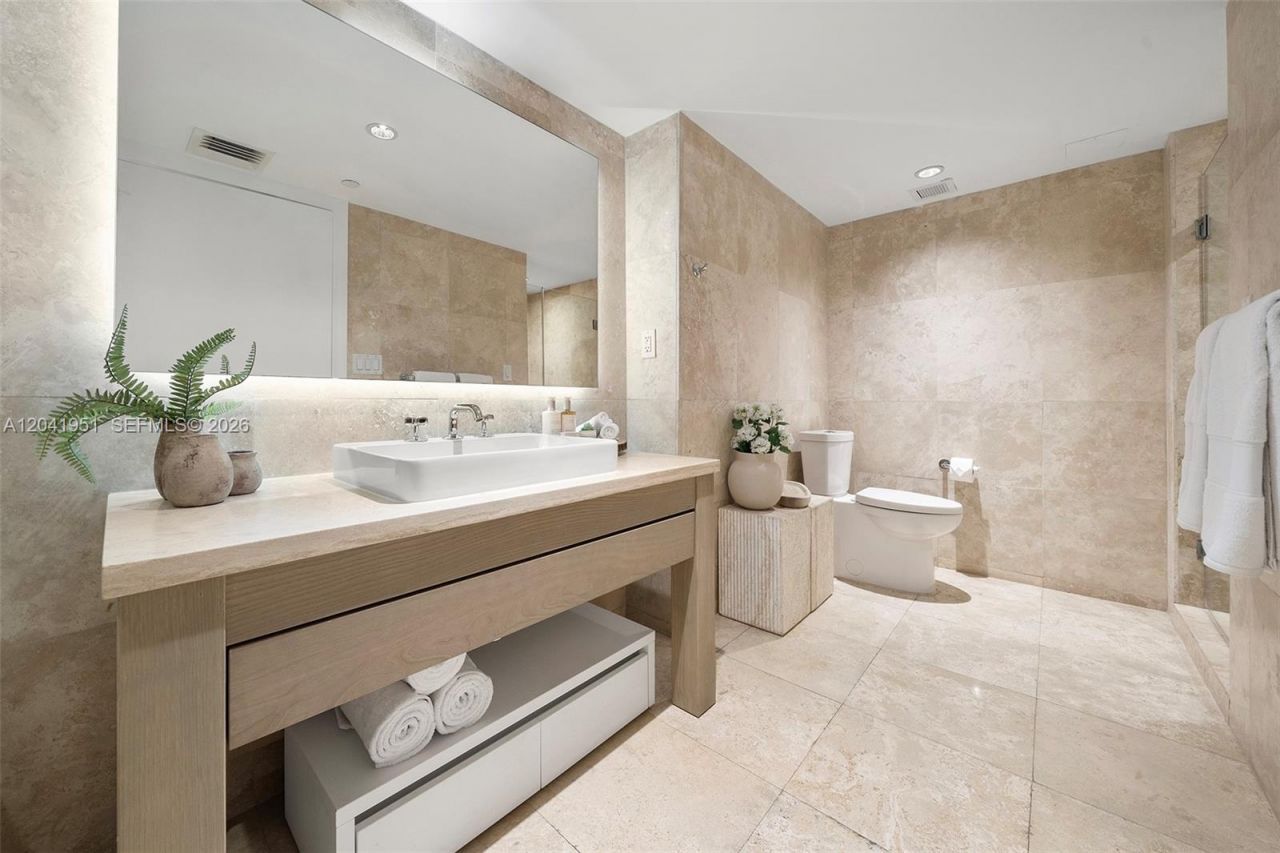 102 24th St , Unit 1213, Miami Beach, FL 33139 Photo