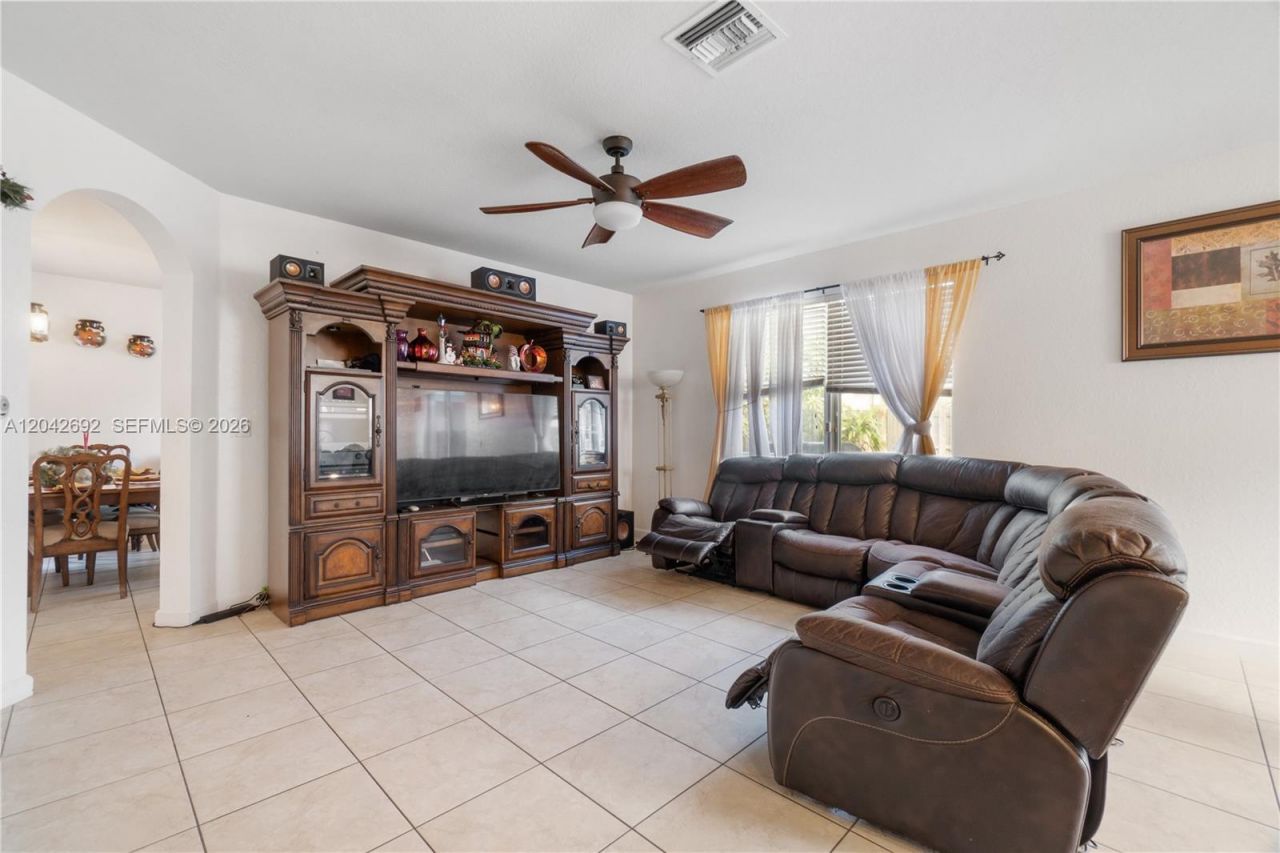 3379 NE 1st St, Homestead, FL 33033 Photo