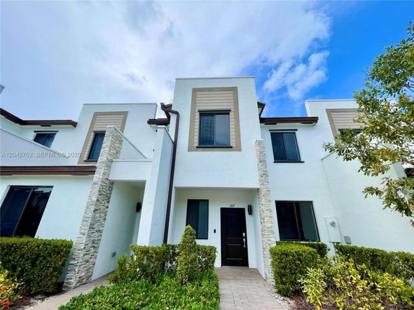 307 NE 208th Ter , Miami, FL 33179