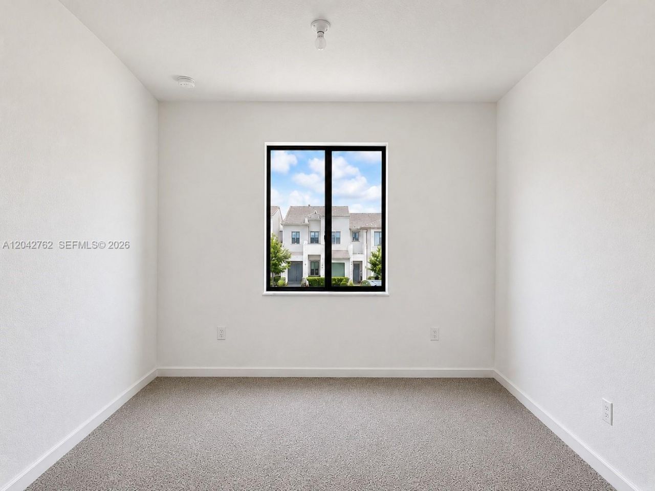 307 NE 208th Ter , Miami, FL 33179 Photo