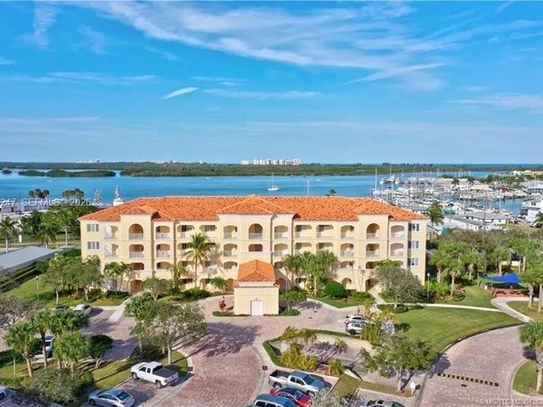 38 E Harbour Isle Dr E , Unit 104, Fort Pierce, FL 34949