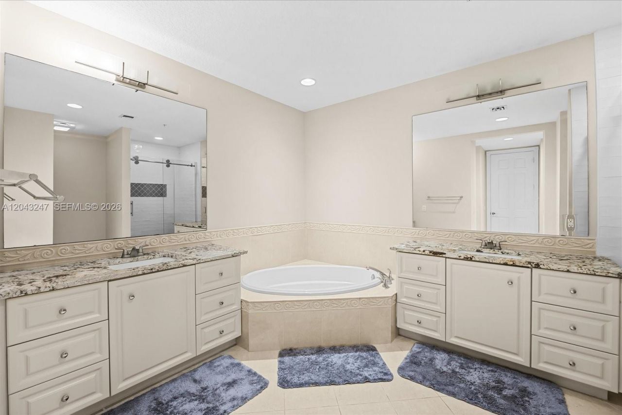 38 E Harbour Isle Dr E , Unit 104, Fort Pierce, FL 34949 Photo