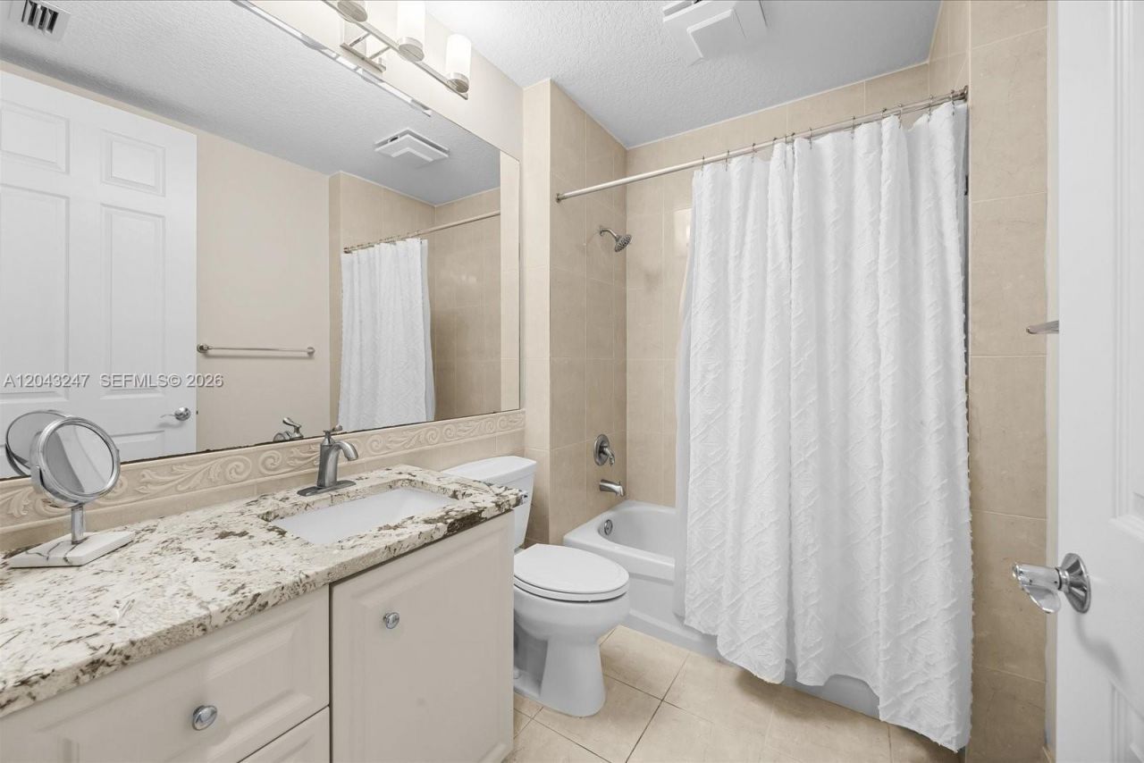 38 E Harbour Isle Dr E , Unit 104, Fort Pierce, FL 34949 Photo