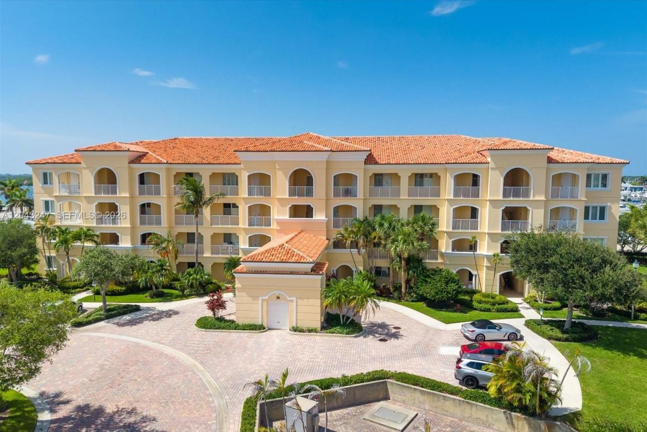 38 E Harbour Isle Dr E , Unit 104, Fort Pierce, FL 34949 Photo