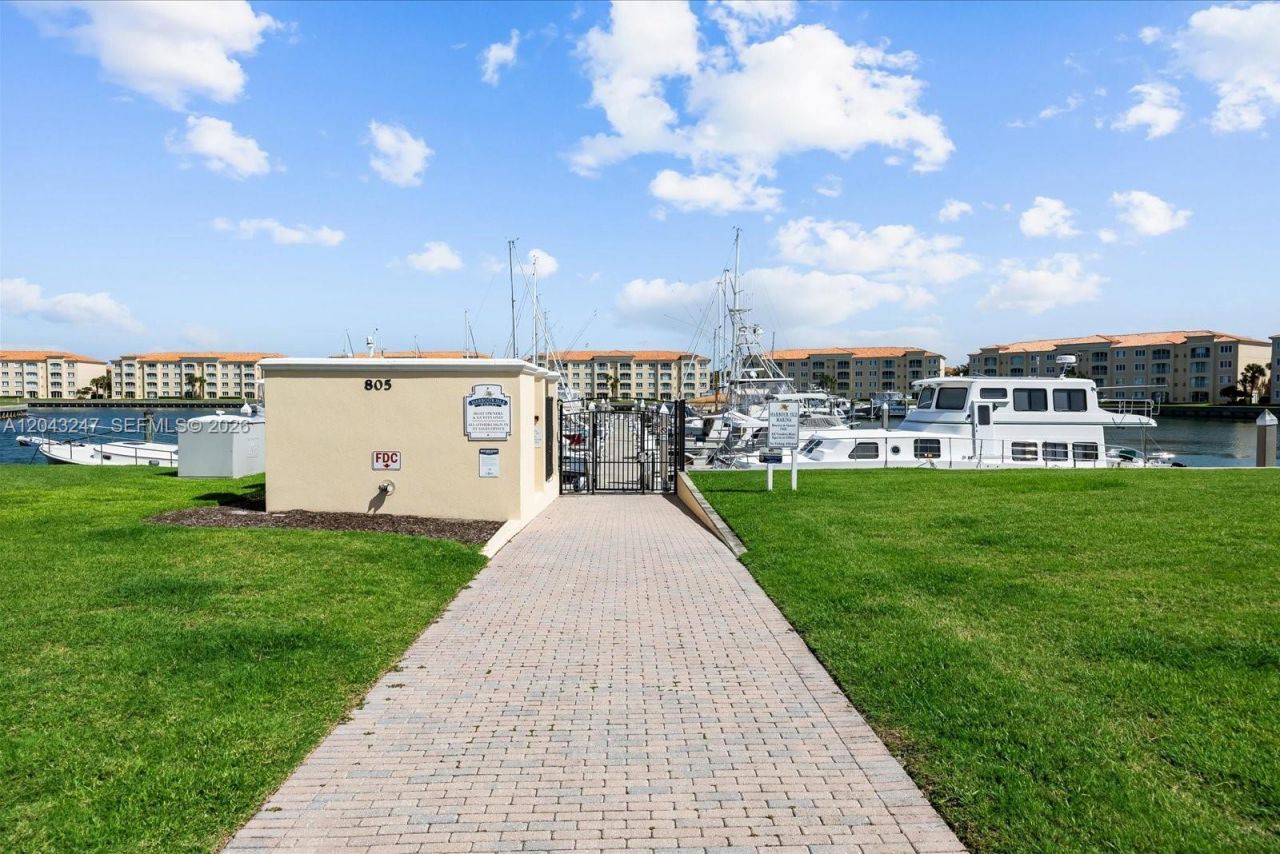 38 E Harbour Isle Dr E , Unit 104, Fort Pierce, FL 34949 Photo
