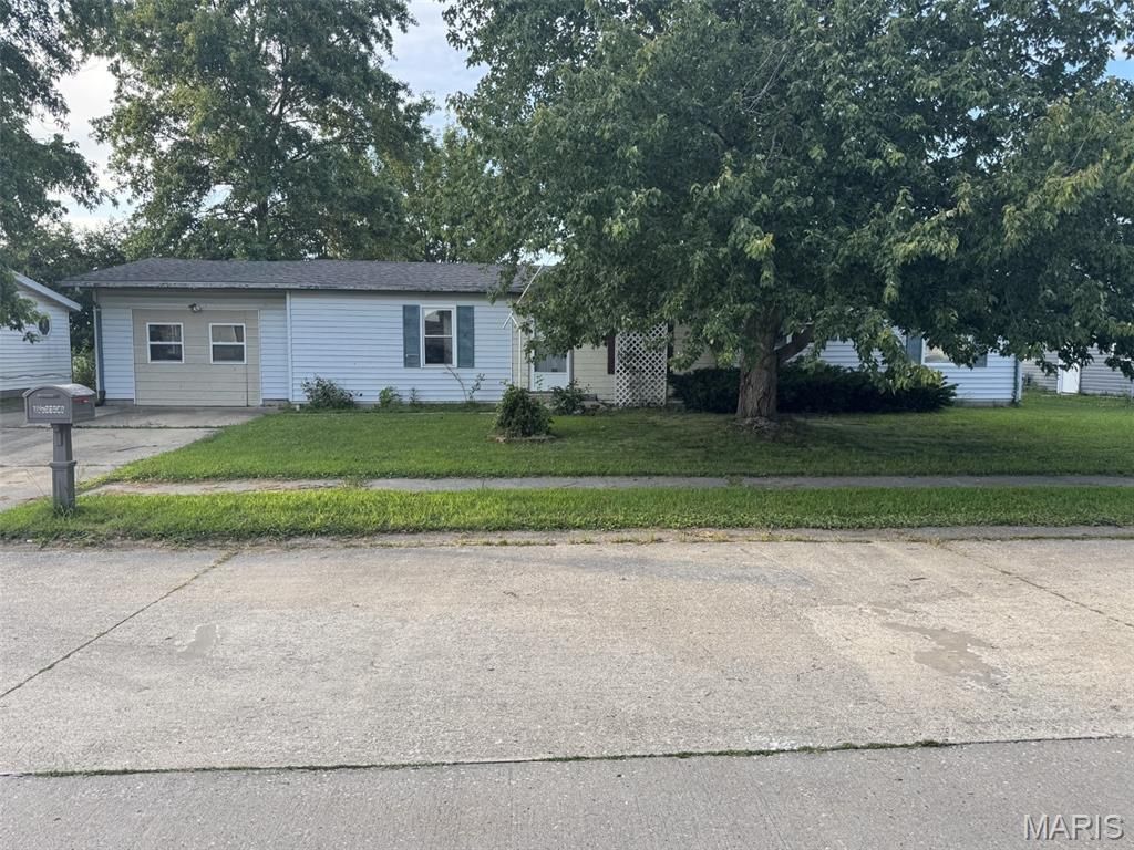 714 Margaret Court , New Baden, IL 62265 Main Photo