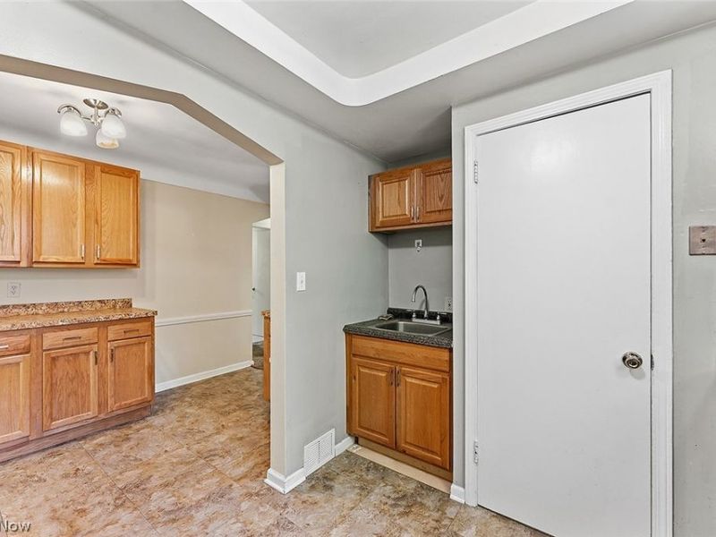 3809 Bainbridge Road, Cleveland Heights, OH 44118 Photo 12