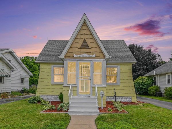 723 N Elm Avenue, Jackson, MI 49202