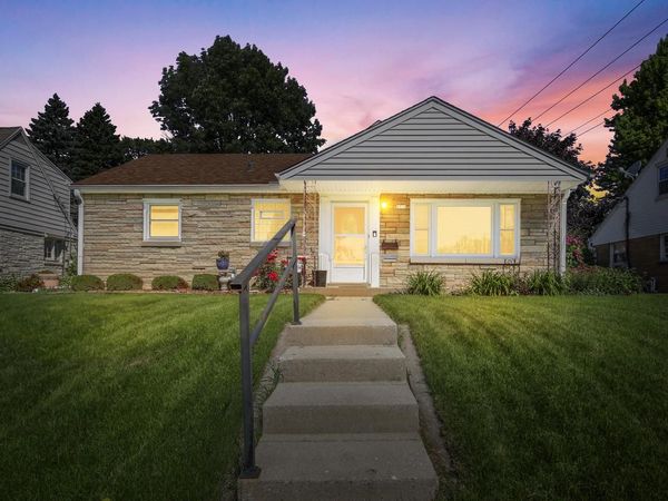 4310 W Anthony DRIVE, Greenfield, WI 53219