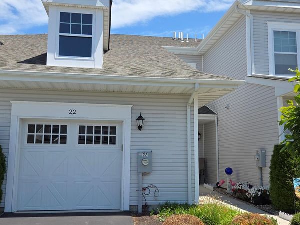 22 Cricket Court , Shirley, NY 11967