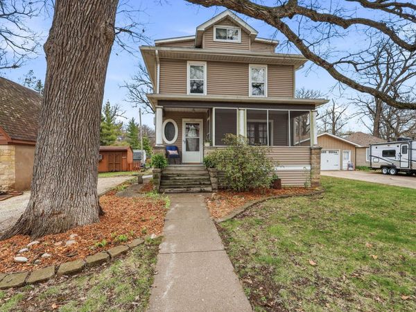 1587 34th Avenue , Moline, IL 51265