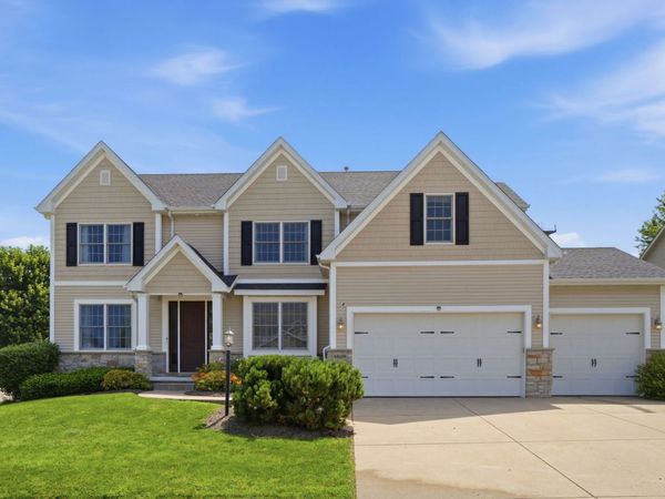 4889 Allen Road , Bettendorf, IA 52722
