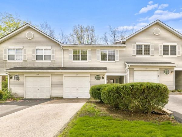 615 Buckskin Lane , Carpentersville, IL 60110
