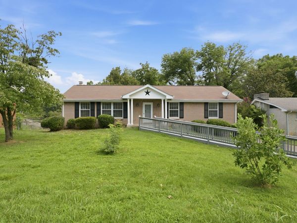 2614 Edge O Lake Dr, Nashville, TN 37217