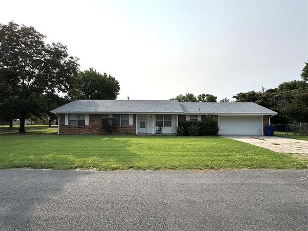 900 Sherry Drive, Stratford, OK 74872