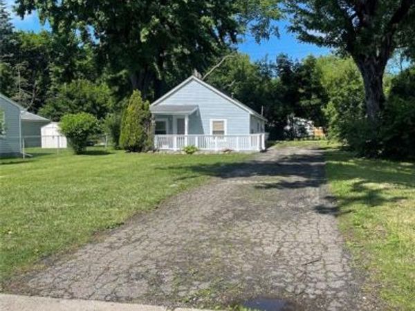 1093 Meadowlawn Drive, Pontiac, MI 48340