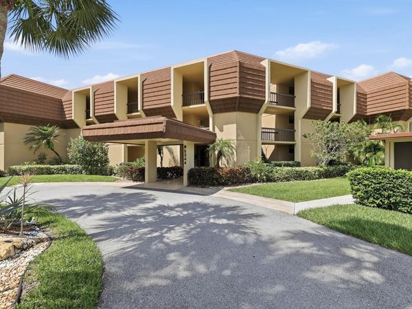 5344 Woodland Lakes Drive, Unit 223, Palm Beach Gardens, FL 33418