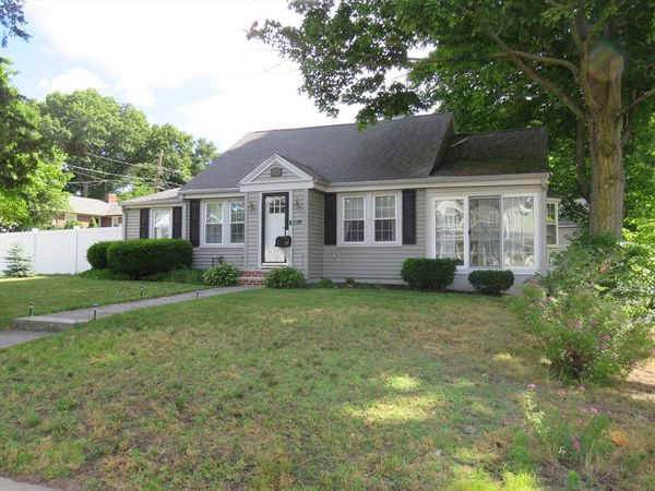 812 East St, Dedham, MA 02026