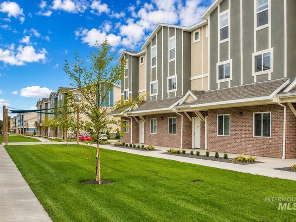 3710 N Centrepoint Way Bldg Q, Meridian, ID 83646