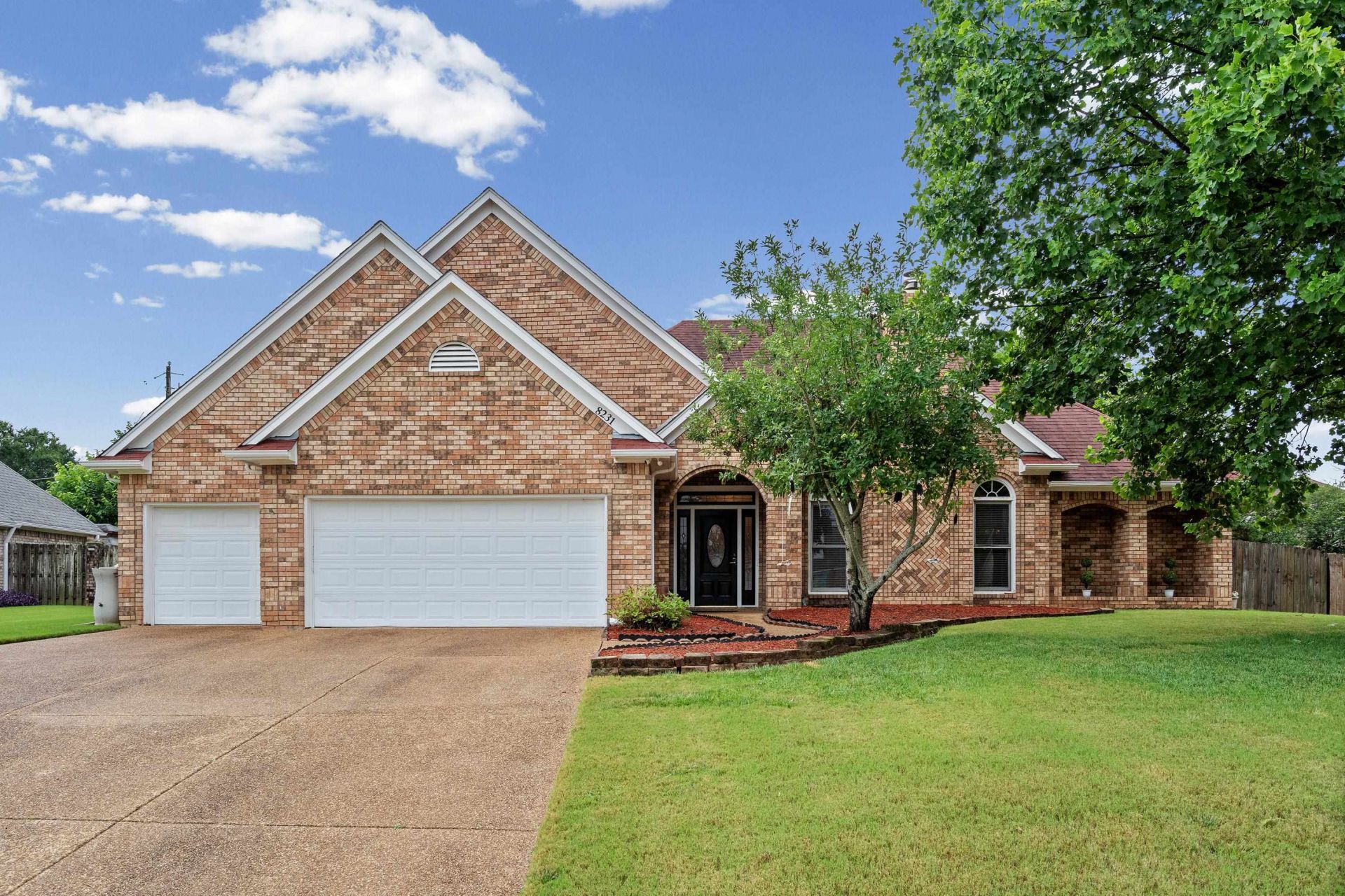 8231 Meadow Vale Dr, Memphis, TN 38125 Main Photo