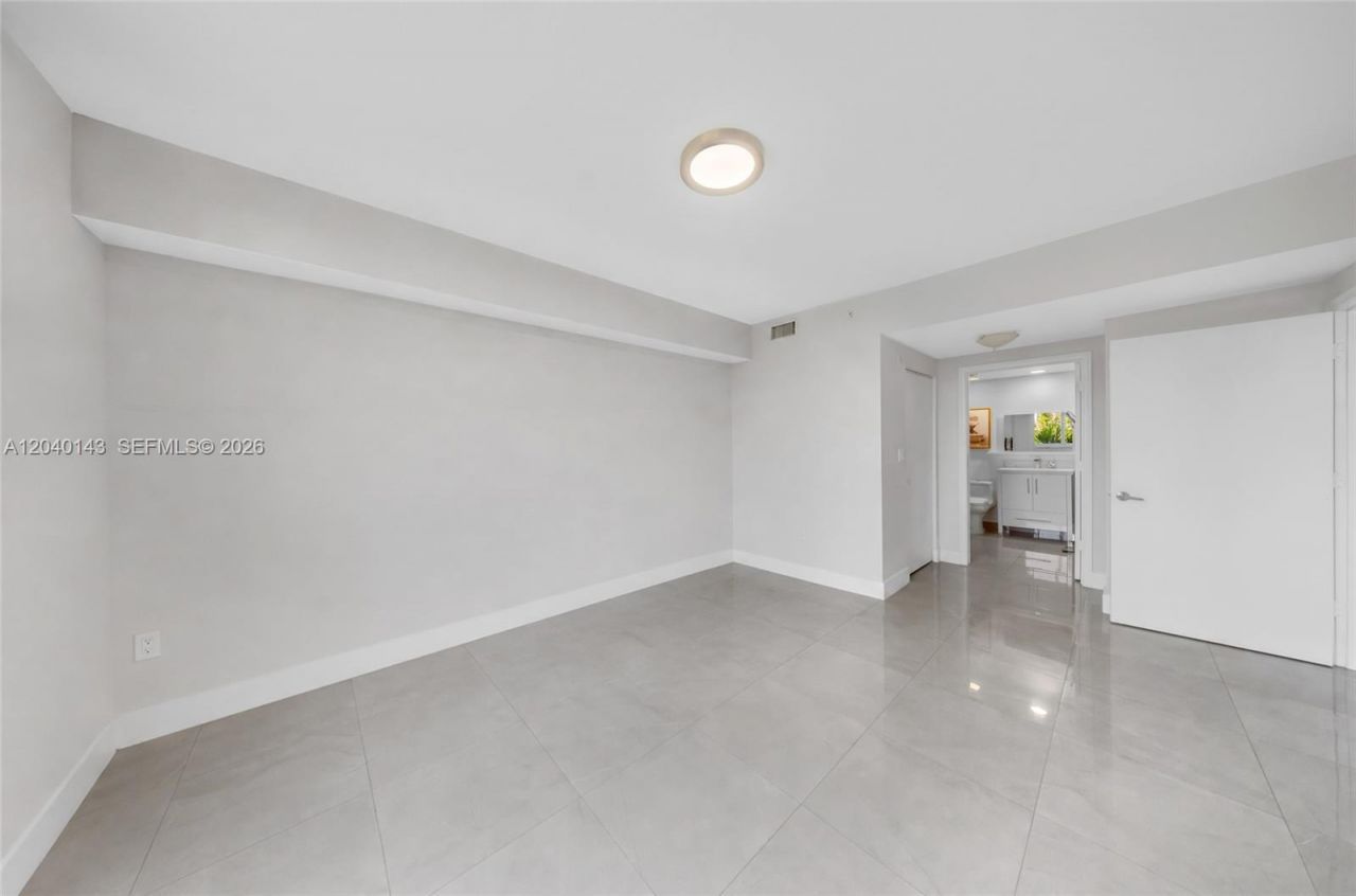 2775 NE 187th St , Unit 318, Aventura, FL 33180 Photo