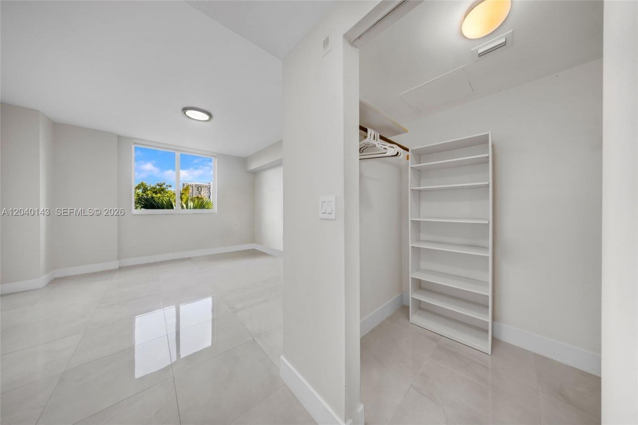 2775 NE 187th St , Unit 318, Aventura, FL 33180 Photo