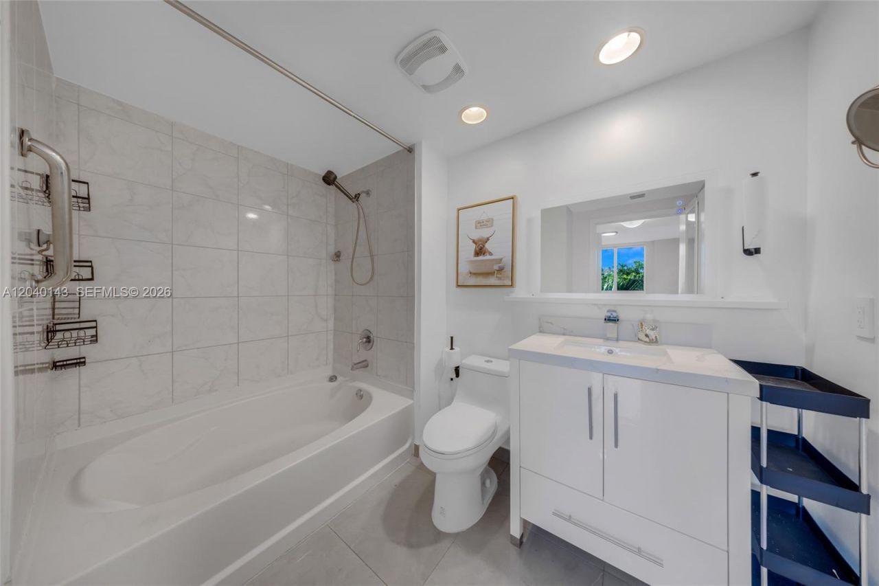 2775 NE 187th St , Unit 318, Aventura, FL 33180 Photo