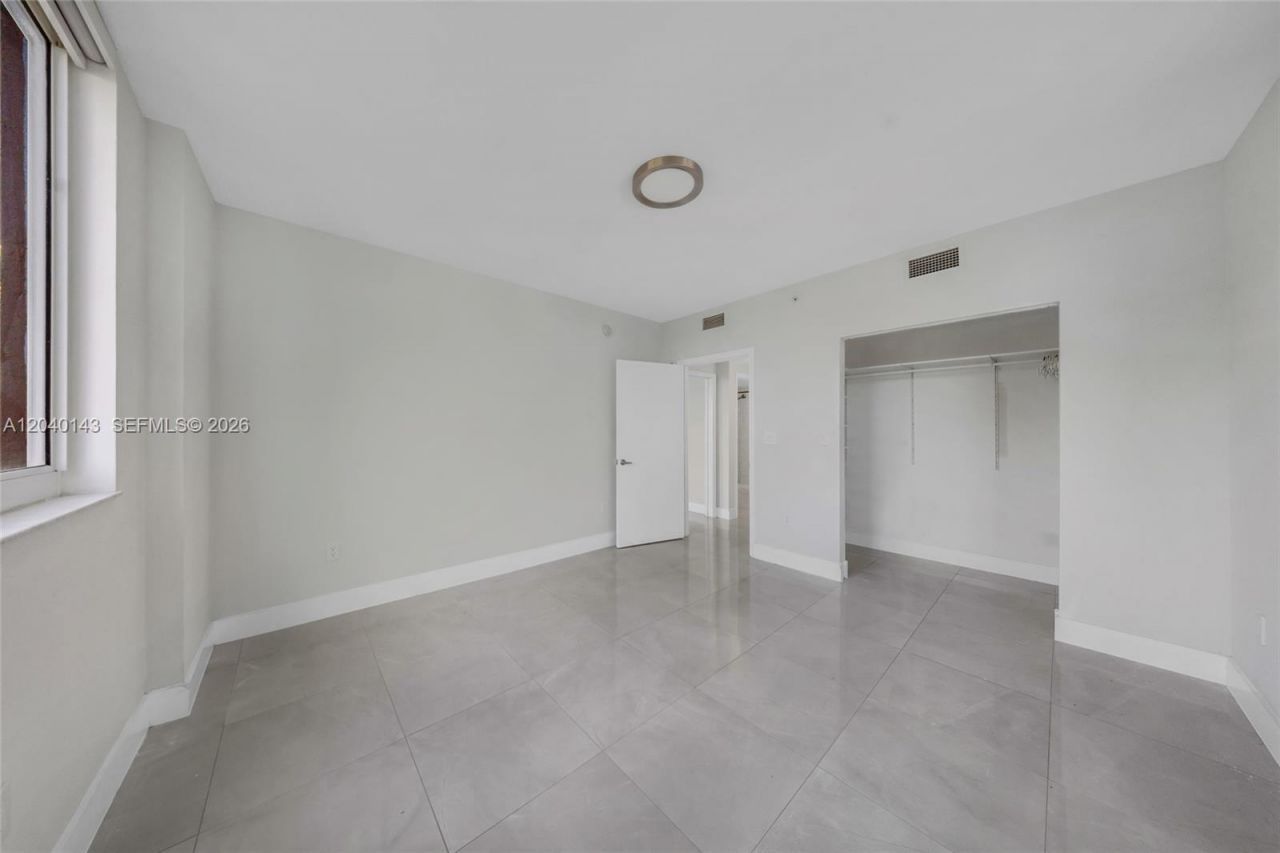 2775 NE 187th St , Unit 318, Aventura, FL 33180 Photo